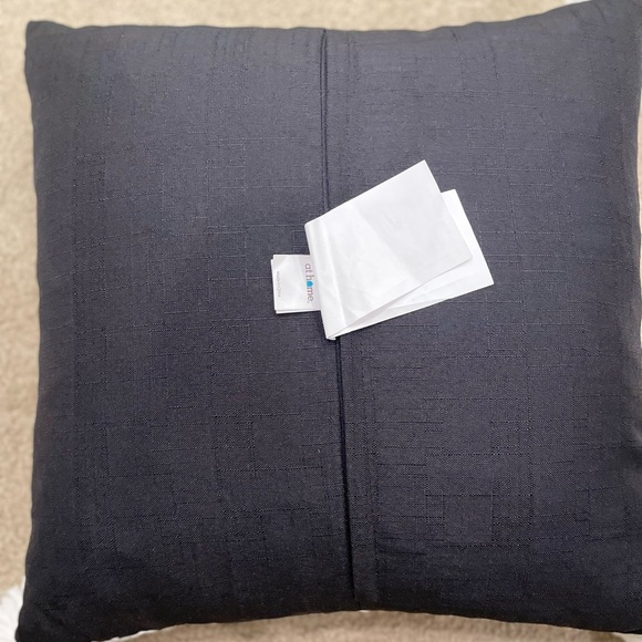 NWT feather pillow - Picture 4 of 4